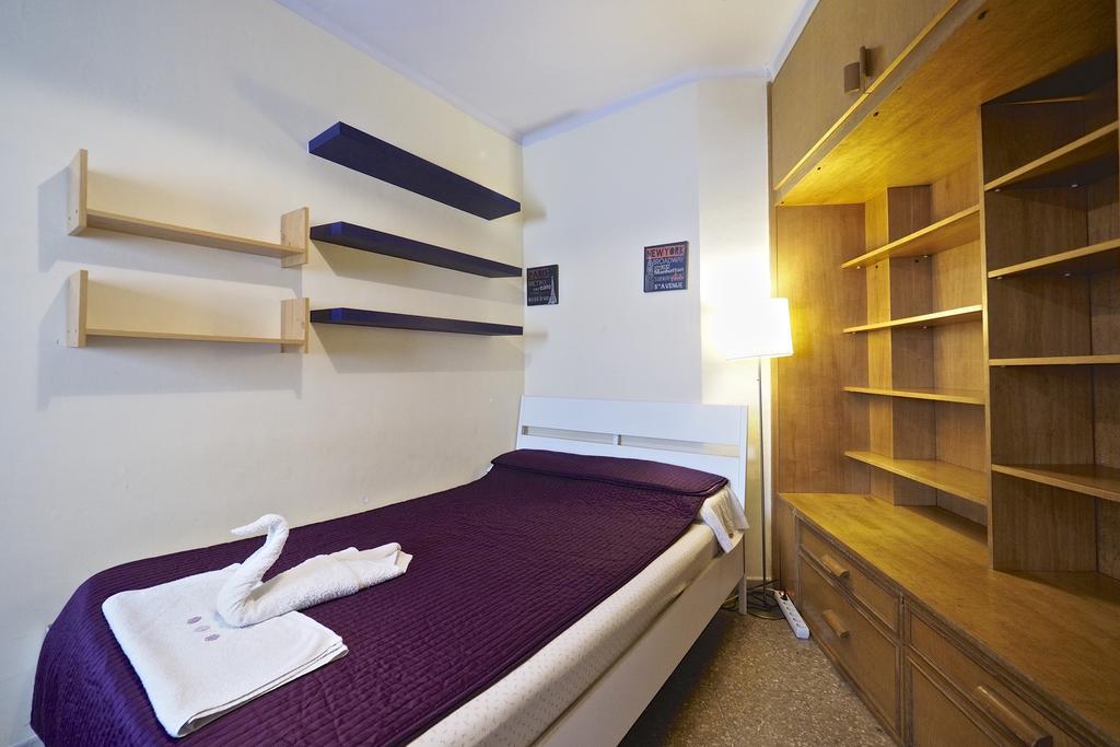 Motorsport Barcelona Hostel Zewnętrze zdjęcie