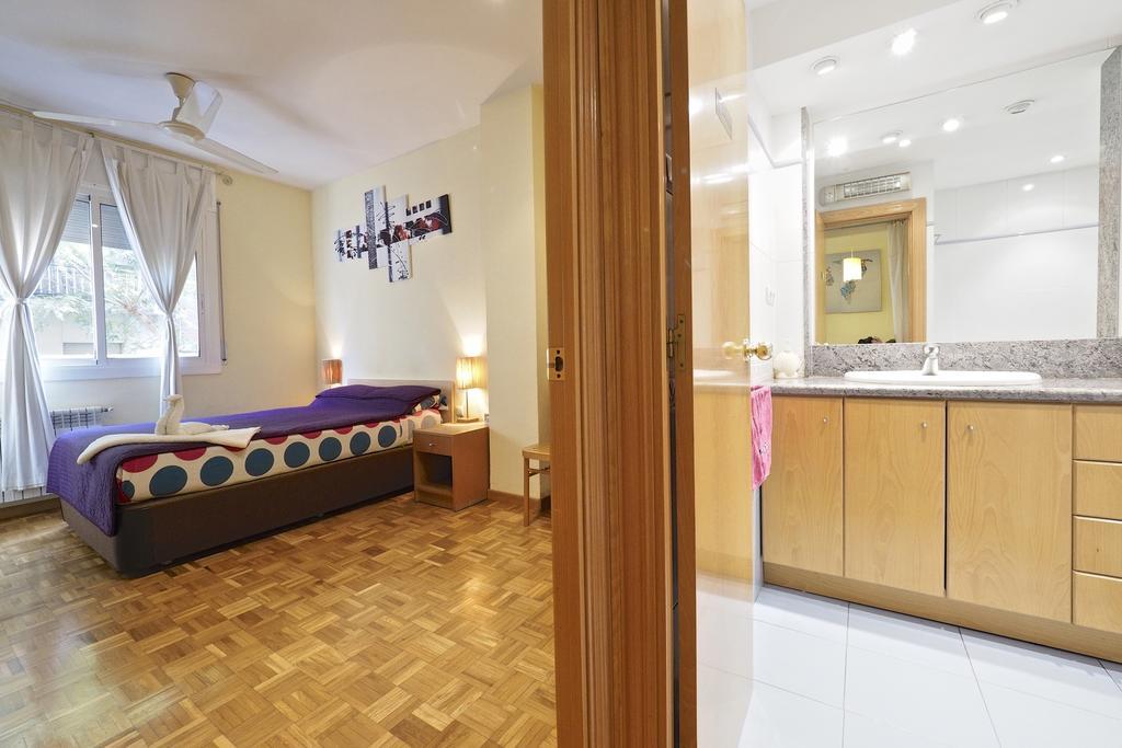 Motorsport Barcelona Hostel Zewnętrze zdjęcie