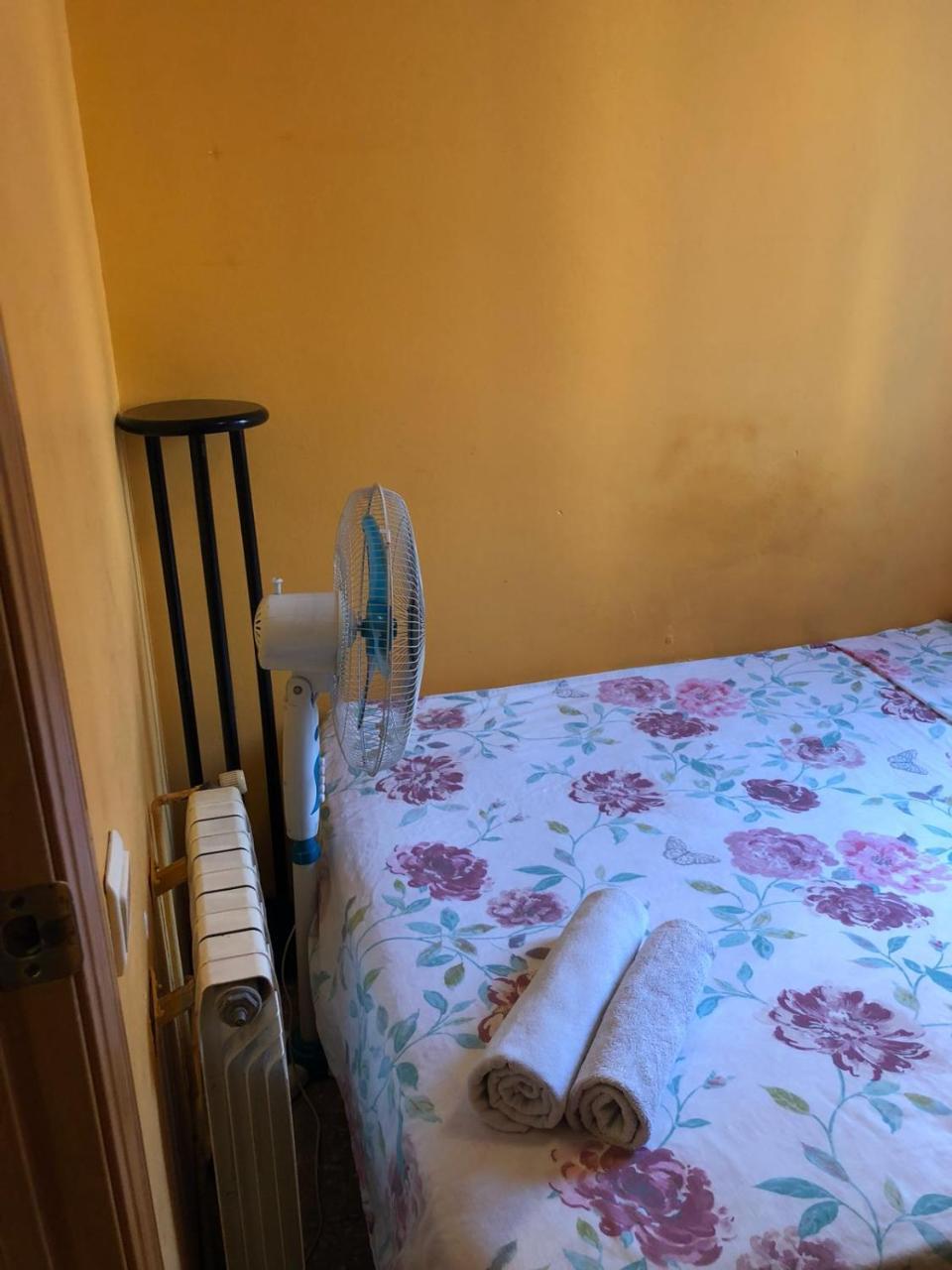 Motorsport Barcelona Hostel Zewnętrze zdjęcie